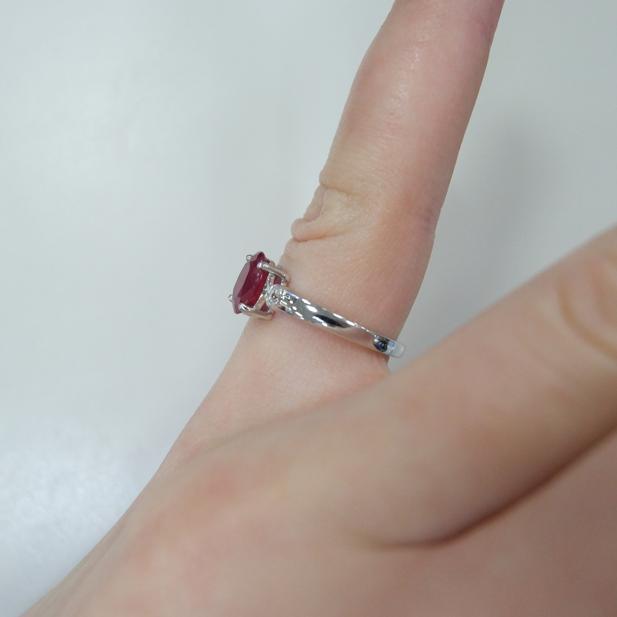 Серебряное кольцо с рубином